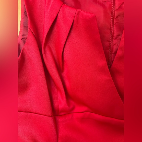 London Times 8 red satin sleeveless sheath midi bodycon dress w/ faux wrap front - Picture 3 of 7